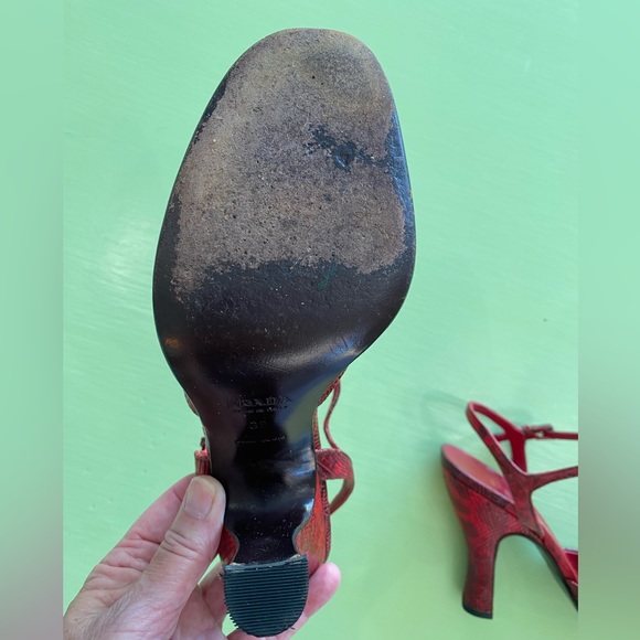 PRADA SZ 39 PEEP TOE SLINGBACK PUMPS RED SNAKESKIN PRINT 4” HEEL - Picture 6 of 6